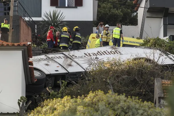 Tragedie. 29 de turiști germani au murit într-un accident de autocar în Portugalia