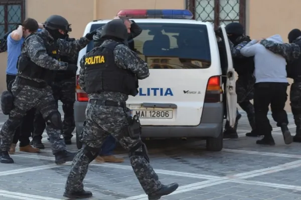 Droguri, șantaj și orgii sexuale cu polițiști într-un fost depozit de bulion de lângă Poliție