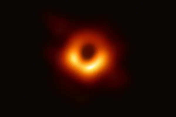 IMAGINI LIVE. Primele fotografii cu gaura neagră