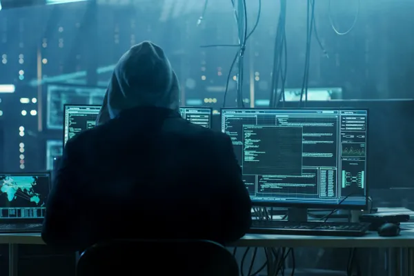Cine sunt „DarkSide”, hackerii responsabili pentru atacul asupra celei mai mari rețele de transport de carburant din SUA