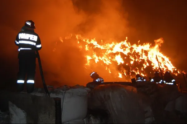 Realitatea de Iaşi: Copil de trei ani, mort după ce a fost prins într-o casă în flăcări