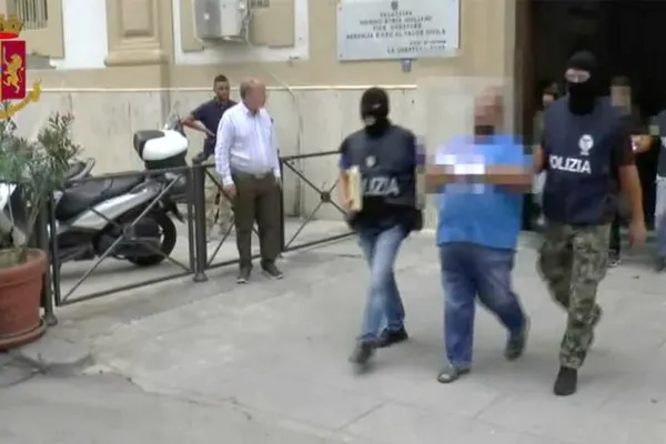 Asigurări fraudate cu accidente false. Cât primea "victima"
