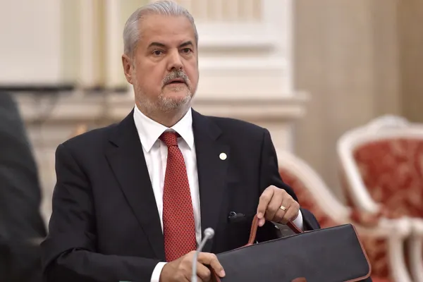 Adrian Năstase: "Pe când o vizită a lui Iohannis la Moscova?"
