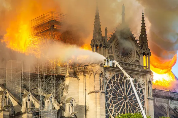 Polițiștii au anunțat cauza incendiului de la catedrala Notre Dame din Paris