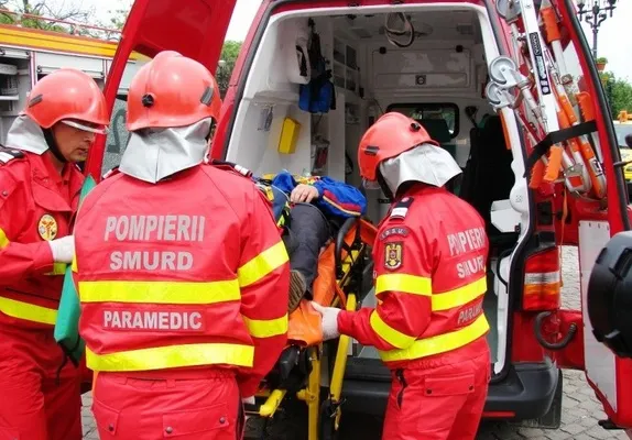 Accident grav, în Defileul Jiului. Autobuz cu pelerini, spulberat de un șofer beat, lângă mănăstire
