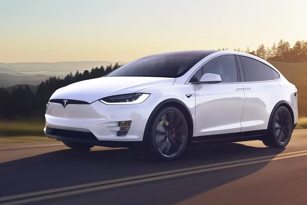 Tesla lui Musk mai primește o lovitură. Despăgubire record după ce un autoturism pe Autopilot a accidentat mortal o persoană