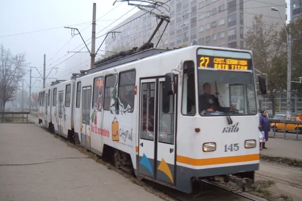 Accident grav în Capitală. Un bărbat a fost accidentat de un tramvai