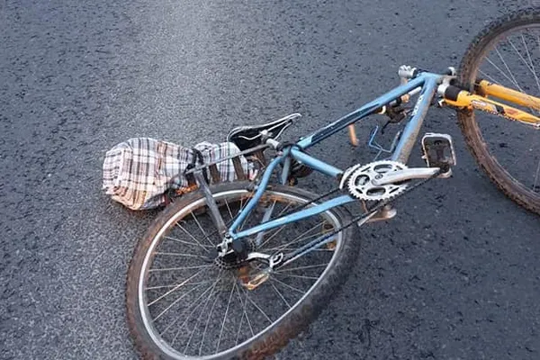 Acuzații grave: Un biciclist lovit în Capitală de o șoferiță NU a fost primit la Spitalul Județean Ilfov