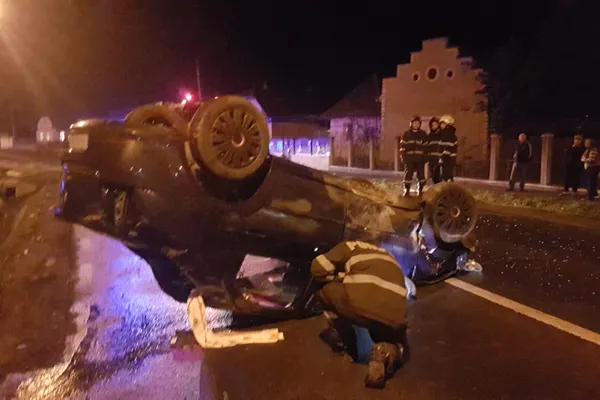 Accident cumplit produs de o șoferită beată. Cinci persoane, de urgență la spital