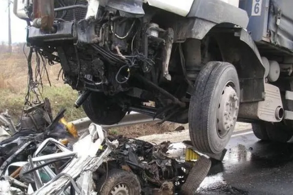 Accident îngrozitor la ora 5 dimineața pe DN1, cu cinci victime