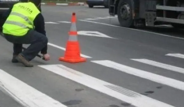 Bărbat lovit de un autocar pe trecerea de pietoni