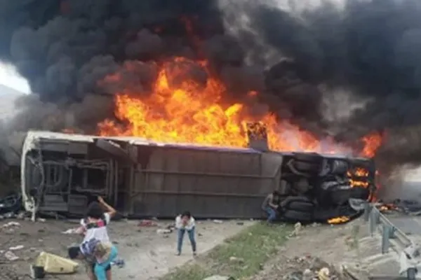 23 de pelerini au ars de vii într-un autocar, în urma unui cumplit accident