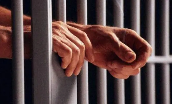 Pensionarii și mamele plătesc CASS, dar DEȚINUȚII au asistență medicală gratuită. Apelul public al Sindicatului „Forța Legii”