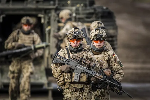 Germania își mărește cheltuielile militare cu 5 miliarde de euro