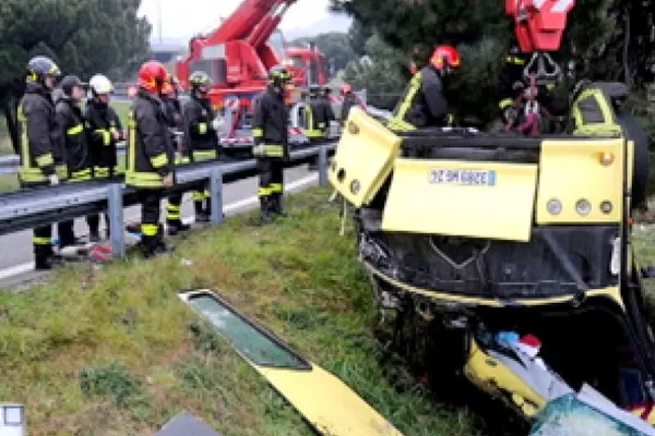 Turişti români, implicaţi în accidentul de autocar produs în Toscana