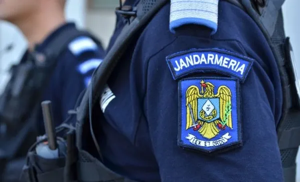 Jandarm căutat de poliţişti, după ce a produs un accident grav şi a fugit