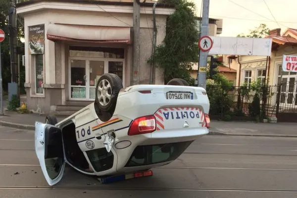Polițist băut, la volan! Accident teribil, în centrul Ploieștiului: mașina s-a răsturnat