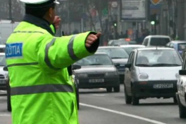 4 polițiști din Ilfov, REȚINUȚI! Oamenii legii sunt acuzați că au primit MITĂ de la șoferii pe care trebuiau să-i AMENDEZE