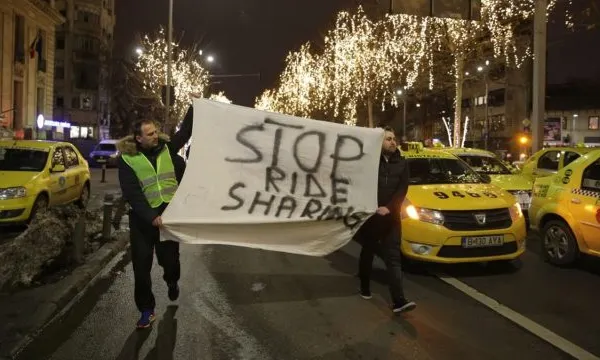 Ședință cu scântei la Transporturi. Taximetriștrii amenință cu proteste