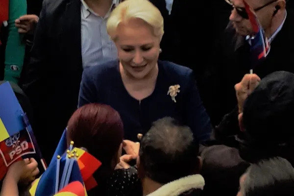 După un miting sub așteptări la Galați, șefii PSD au plecat pe ușa din spate, de teama protestelor