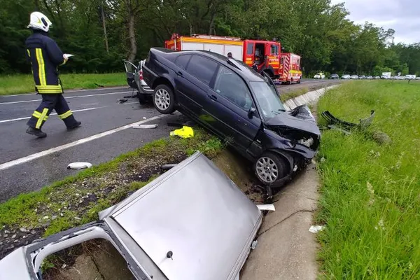Accident grav pe DN1, cu mai multe persoane încarcerate