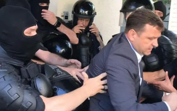 Mascații au descins la polițiștii care susțin noul guvern. Răspuns dur de la Maia Sandu