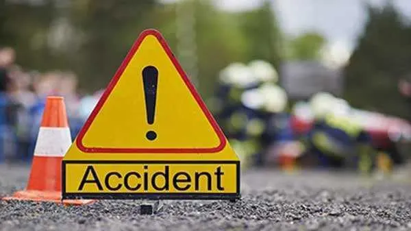 Autocar plin cu copii, implicat într-un accident rutier. Sunt mai multe victime