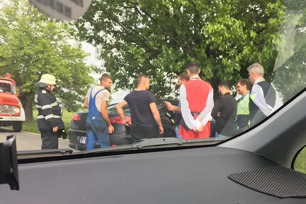 Accident cumplit în Timiș: Într-una dintre mașinile implicate se aflau și doi copilași. VIDEO