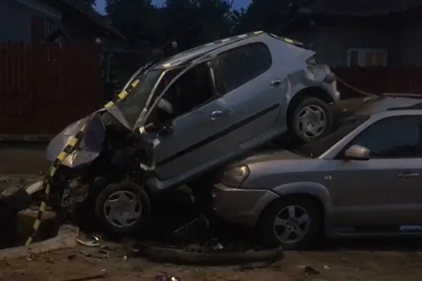 Accident rutier spectaculos, la Cluj, provocat de un minor beat
