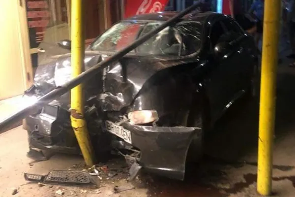 Accident grav, într-o stație de autobuz: o victimă