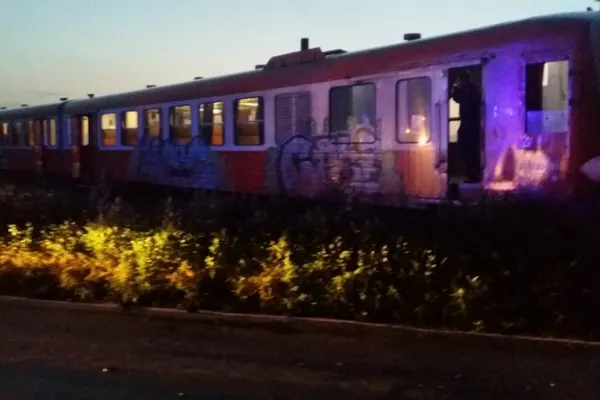Accident grav. Microbuz spulberat de un tren în județul Timiș