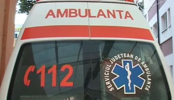 Un șofer de 19 ani a băgat în spital doi polițiști