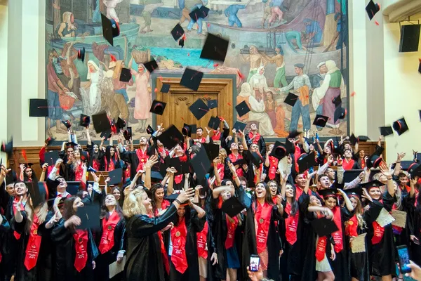 „Tăierile din burse – soluția magică pentru deficit?” Asociațiile de studenți critică programul Guvernului Bolojan