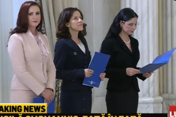 Guvernul are 3 miniștri noi. Dăncilă, față în față cu Iohannis la ceremonia de învestitură