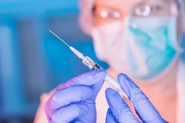 Compania AstraZeneca va furniza 300 de milioane de vaccinuri guvernului american