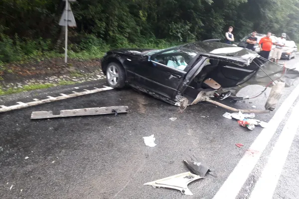 Accident violent în Sibiu. Imagini crunte cu mașinile distruse