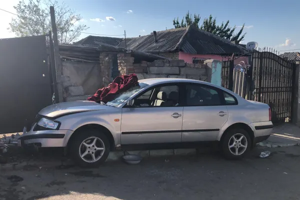 Două femei au murit în accidentul provocat de un minor care a urcat cu maşina pe trotuar