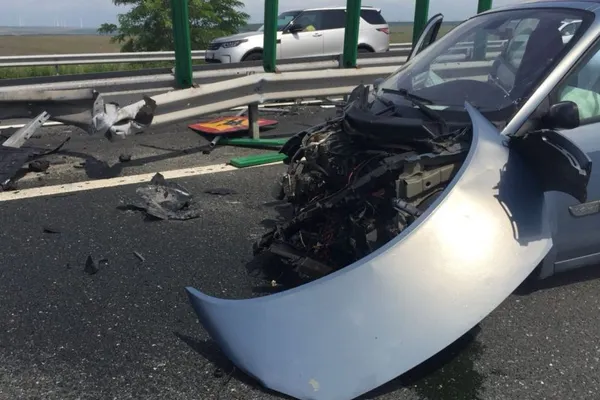 Accident pe drumul spre mare: coliziune între o maşină şi un camion, pe A2