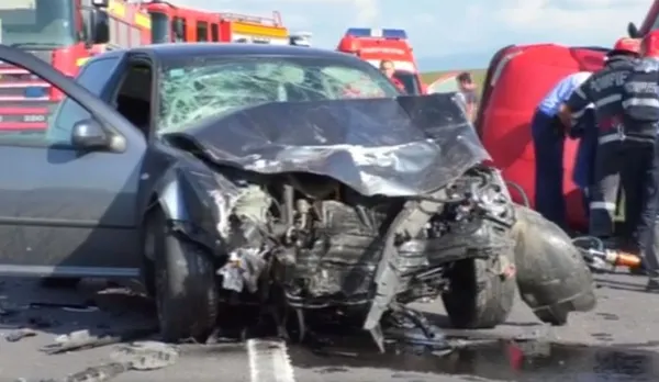Patru copii au fost răniţi într-un accident rutier
