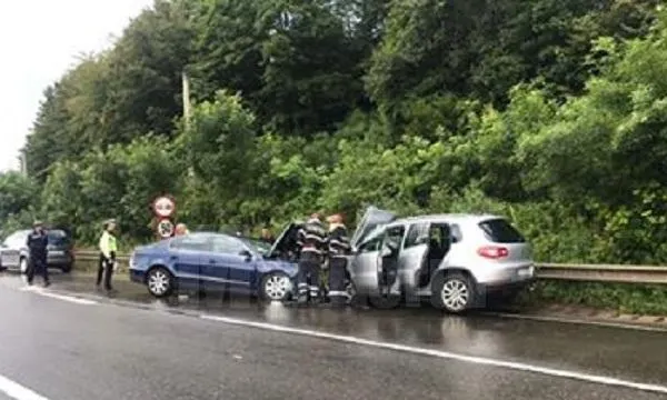 Un mort și cinci răniţi în urma unui grav accident petrecut în judeţul Suceava