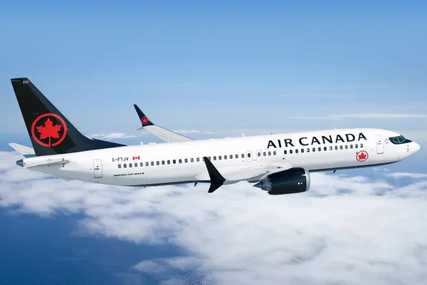La un pas de tragedie: 37 de pasageri răniţi într-un avion Air Canada