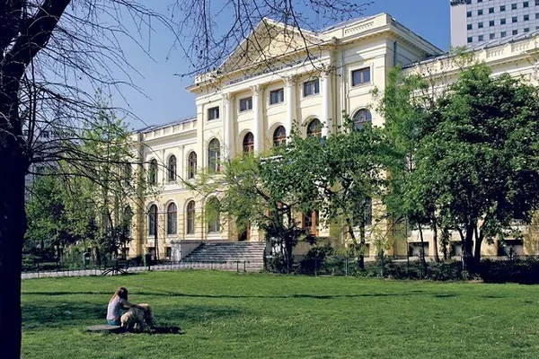 Zeci de academicieni și ONG-iști cer guvernului să găsească alt sediu pentru Muzeul Holocaustului