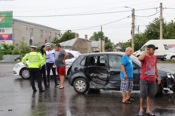 Accident grav, în Brăila: 3 mașini distruse, o victimă