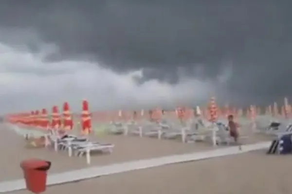 Furtună puternică în Italia! Panică în rândul turiștilor