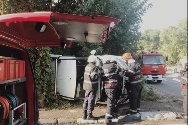 Accident pe Aleea Fabricii de Zahăr din Giurgiu. Trei persoane sunt rănite