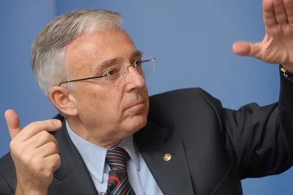 BNR a majorat prognoza de inflație la 13,9% pentru finalul anului. Isărescu: Vacanță plăcută și inflație scăzută