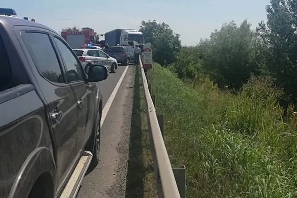 Grav accident în lanț, în Satu Mare: 5 victime, 3 mașini făcute praf