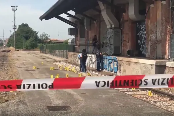 Caz șocant în Italia: un român fără adăpost, bătut și incendiat de necunoscuți într-o gară