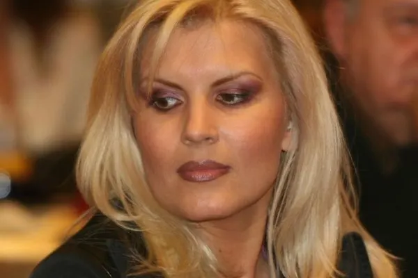 Elena Udrea, apariție sexy la cumpărături în Dorobanți
