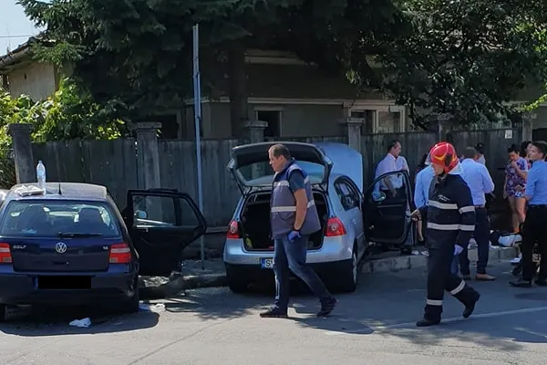 FOTO | Accident cu două maşini în Cluj! Mai mulţi nuntaşi au fost răniţi